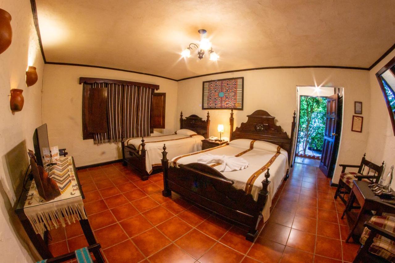 Hotel Posada De Don Rodrigo Panajachel Exteriör bild