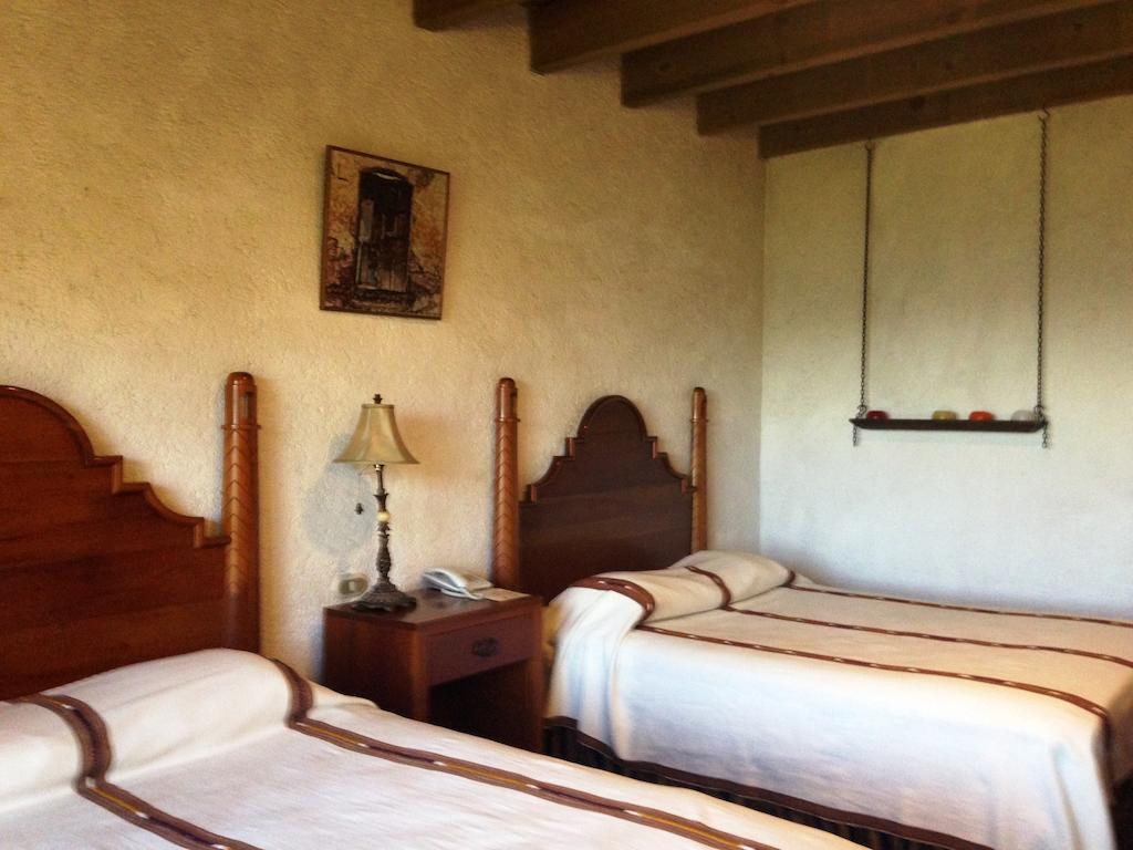 Hotel Posada De Don Rodrigo Panajachel Exteriör bild
