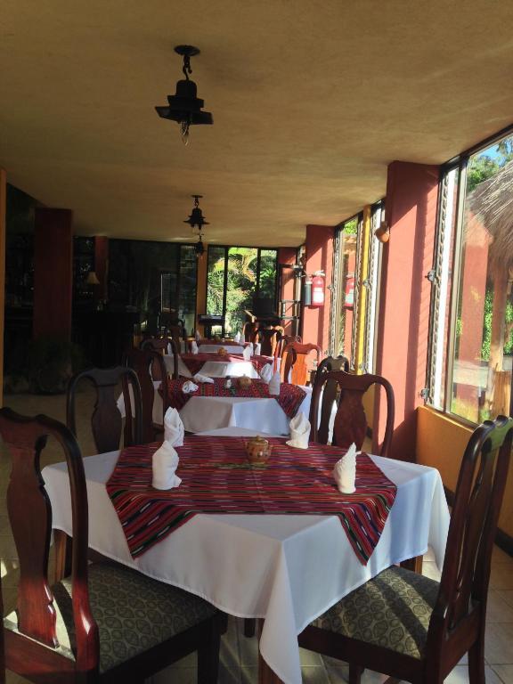 Hotel Posada De Don Rodrigo Panajachel Exteriör bild